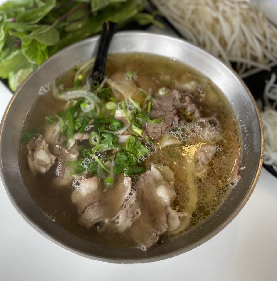 Pho Chin Gau Ve (Brisket, Fatty Flank, Crunchy Flank) from Phoholic on #foodmento http://foodmento.com/dish/51884