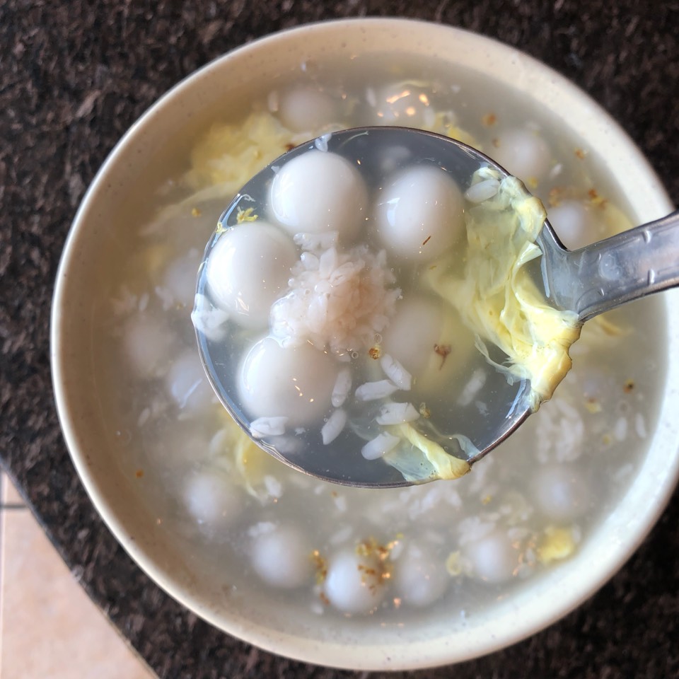 Wine Glutinous Sesame Rice Ball Soup from J & J / Jin Jian Restaurant (CLOSED) on #foodmento http://foodmento.com/dish/47504