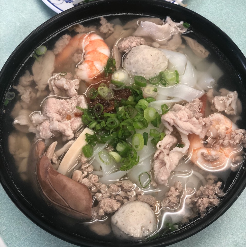 Assorted Meat & Seafood Noodle Soup $12 on #foodmento http://foodmento.com/dish/47573