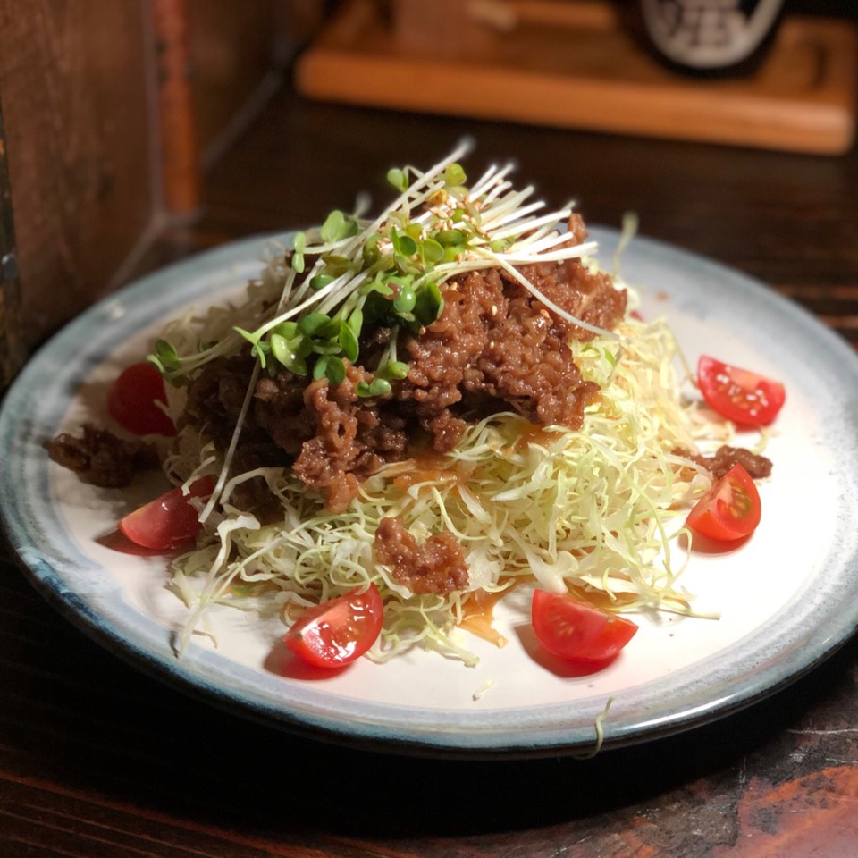 Kobe Beef Yakiniku Salad from Izakaya Hachi on #foodmento http://foodmento.com/dish/47553