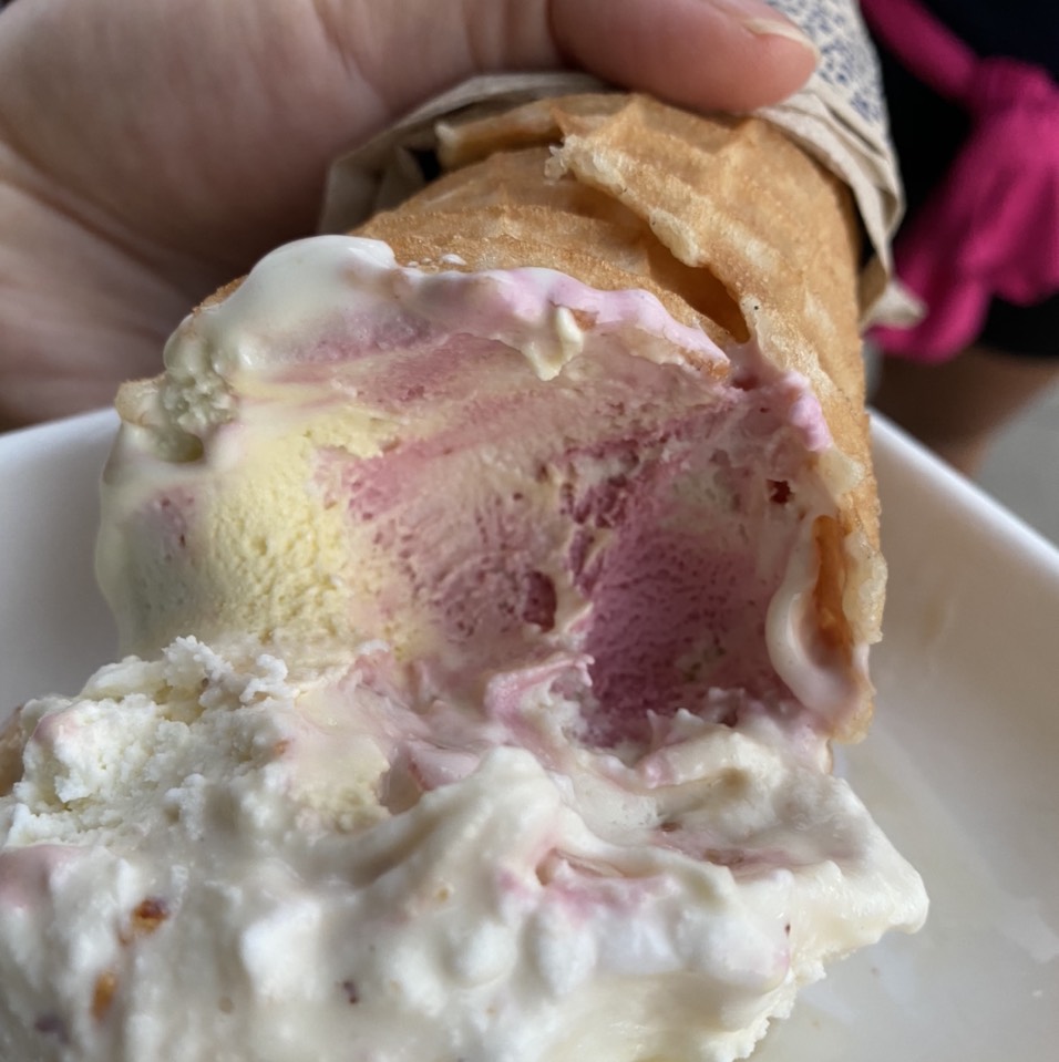 Rainbow Buttermilk Frozen Yogurt at Jeni's Splendid Ice Creams on #foodmento http://foodmento.com/place/12340