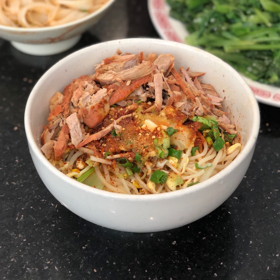 Sweet & Sour Homemade Noodle With Pork on #foodmento http://foodmento.com/dish/47657