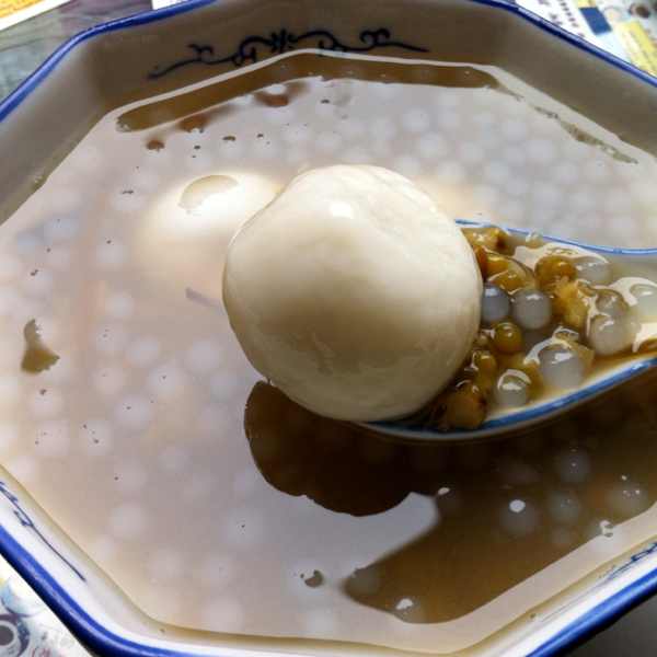 Glutinous Rice Ball in Green Bean Soup from Ah Chew Desserts 阿秋甜品 on #foodmento http://foodmento.com/dish/332