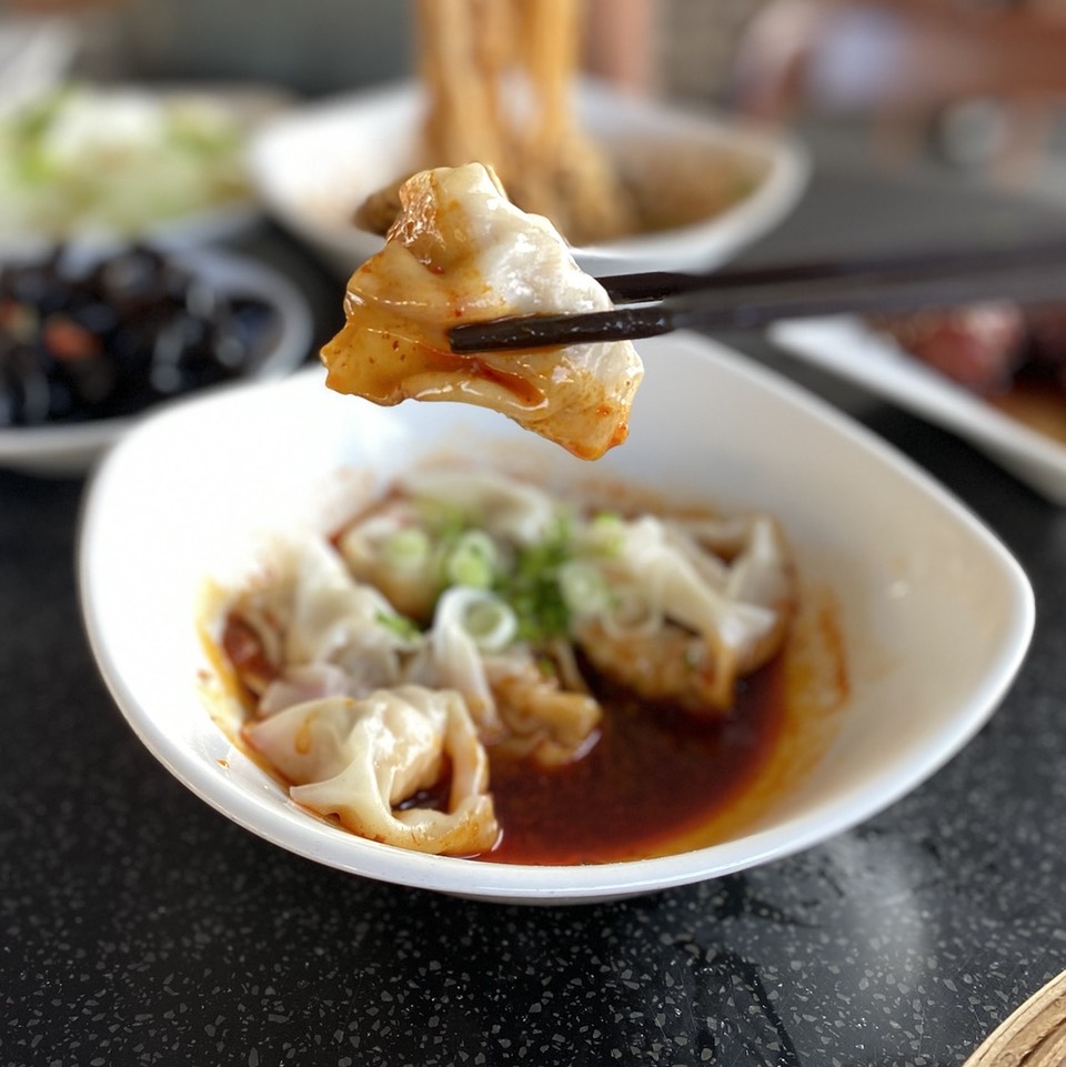 Shrimp & Kurobuta Pork Wontons With Spicy Sauce from Din Tai Fung on #foodmento http://foodmento.com/dish/50560
