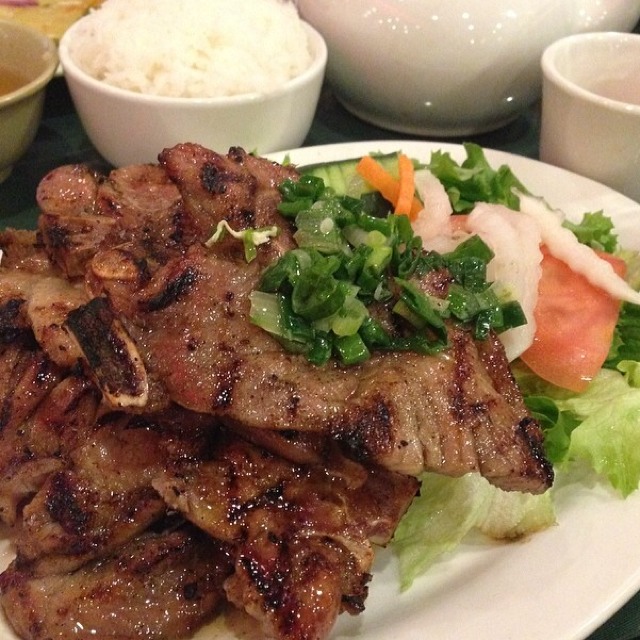 Com Suon Nuong (Grilled Pork Chop Rice) from Thai Son on #foodmento http://foodmento.com/dish/9131