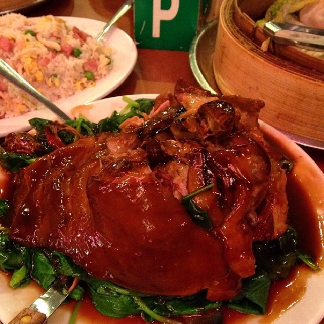 Braised Pork Shoulder from Joe's Shanghai 鹿嗚春 on #foodmento http://foodmento.com/dish/11148