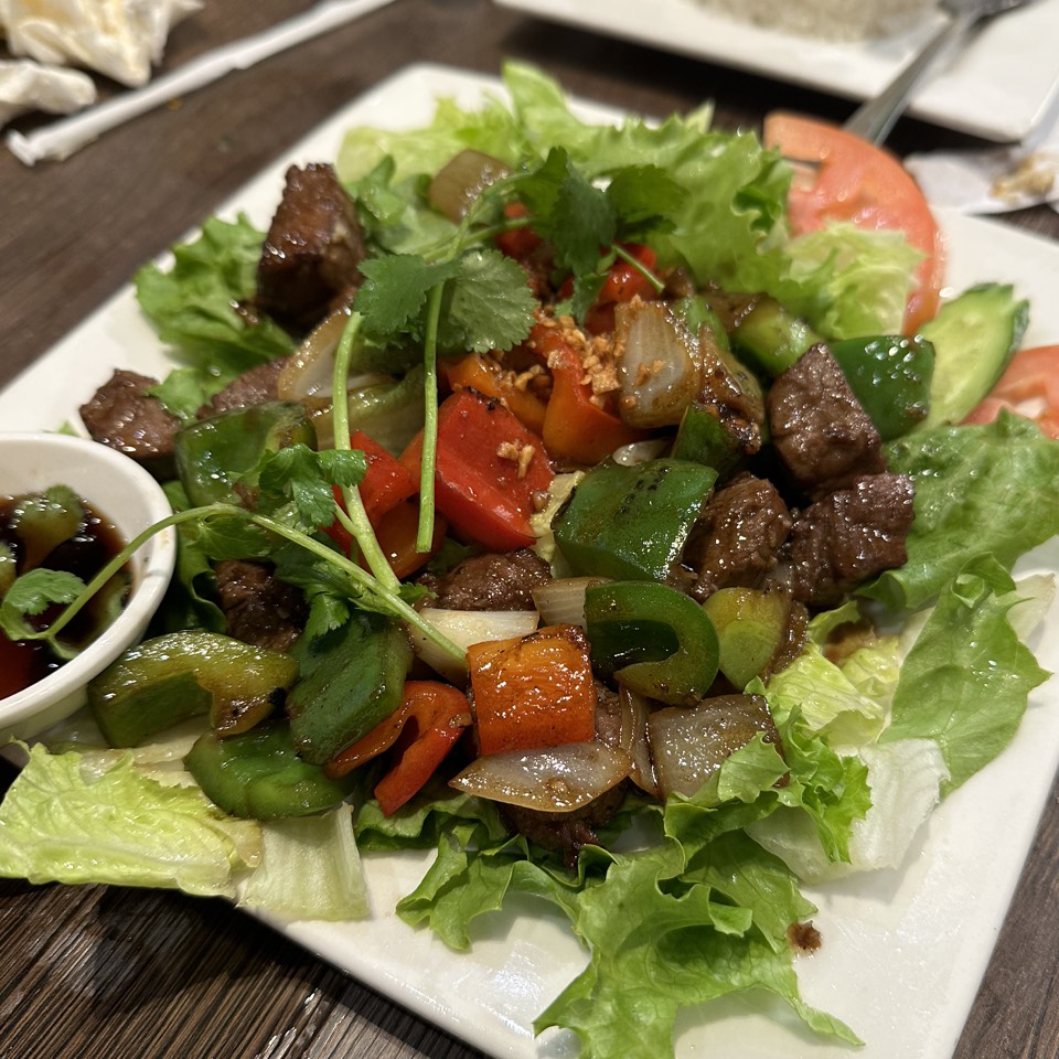 Shaking Beef $13 from Ốc & Lẩu (OC & Lau) 2 on #foodmento http://foodmento.com/dish/53358