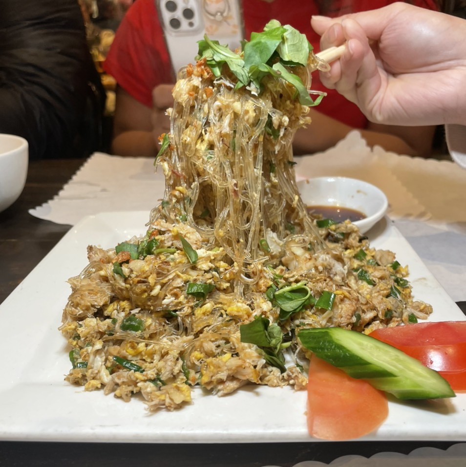 Mien Xao Cua Oc (Stir Fried Glass Noodles with Crab, Escargot) $16 at Ốc & Lẩu (OC & Lau) 2 on #foodmento http://foodmento.com/place/12494