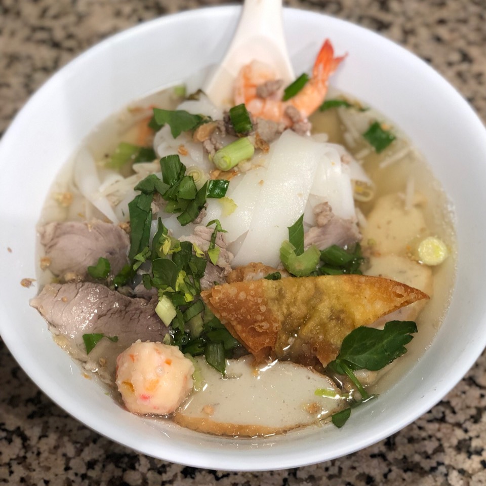 Sanamluang Noodles (Flat Rice Noodle Soup) from Sanamluang Café on #foodmento http://foodmento.com/dish/48251