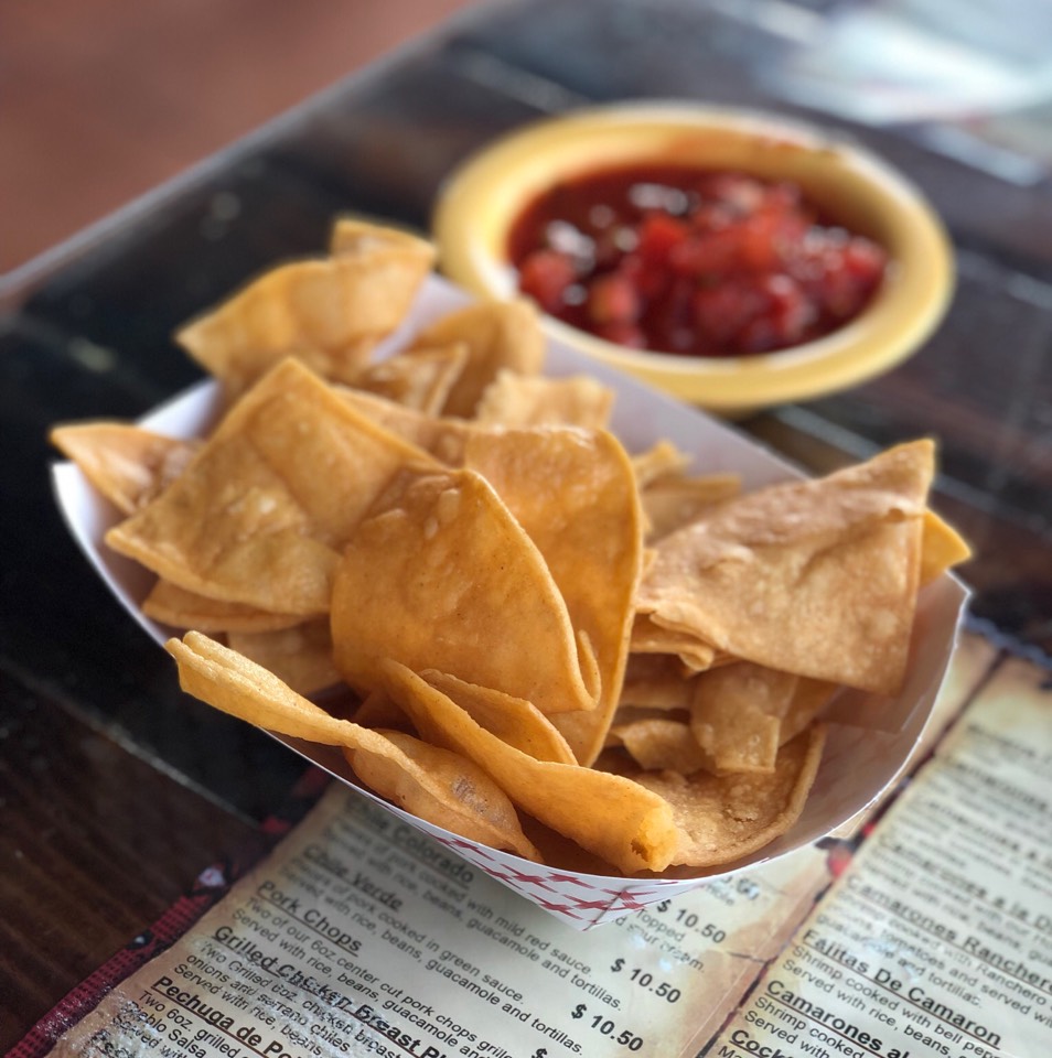 Chips & Salsa from El Amigo Tacos on #foodmento http://foodmento.com/dish/48267
