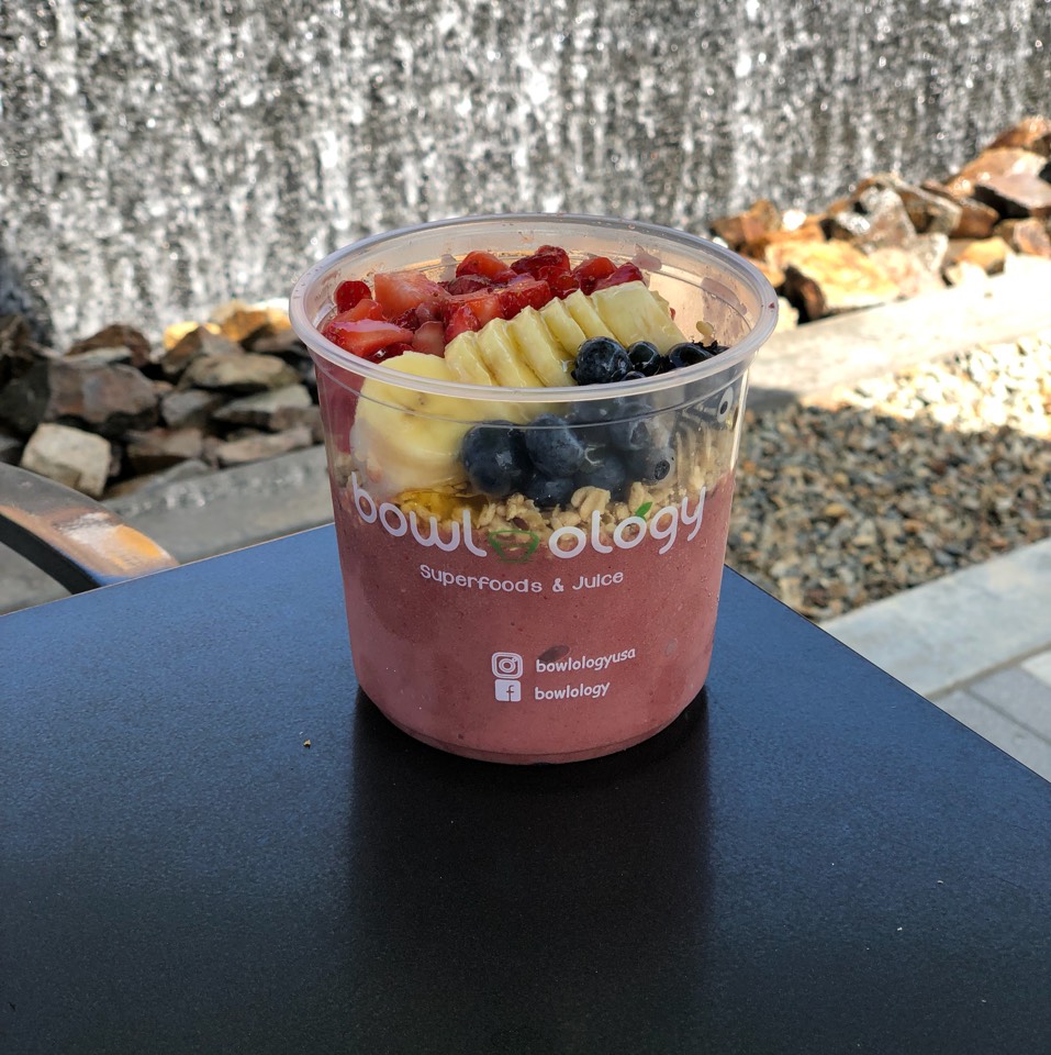 Berry Good Acai Bowl on #foodmento http://foodmento.com/dish/48604