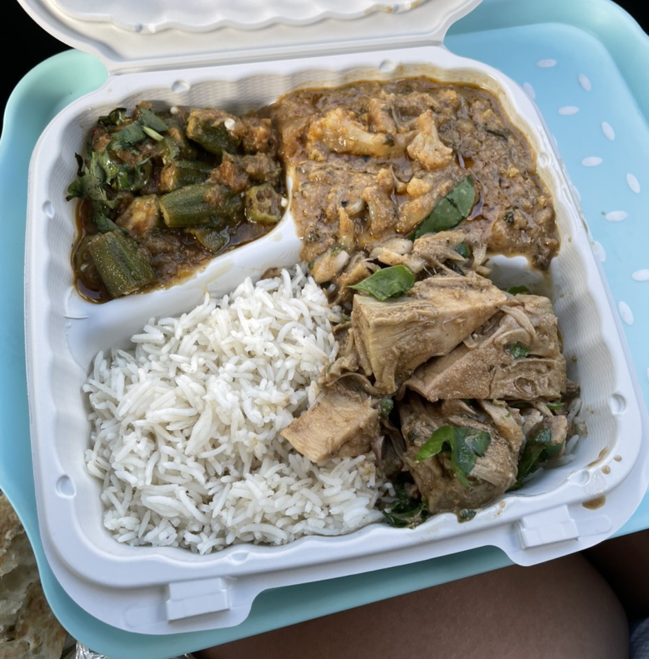3 Items Over Rice, Naan from Samosa House Santa Monica on #foodmento http://foodmento.com/dish/48731