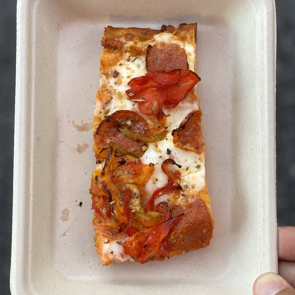Pep & Peppers Pizza from Triple Beam Pizza on #foodmento http://foodmento.com/dish/49042