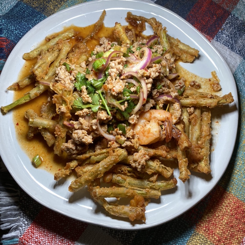 Crispy Morning Glory Salad from Kruang Tedd on #foodmento http://foodmento.com/dish/50489