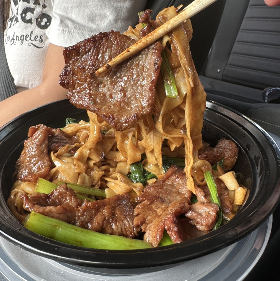 Beef Chow Fun $12.50 from Lam's Kitchen on #foodmento http://foodmento.com/dish/49293