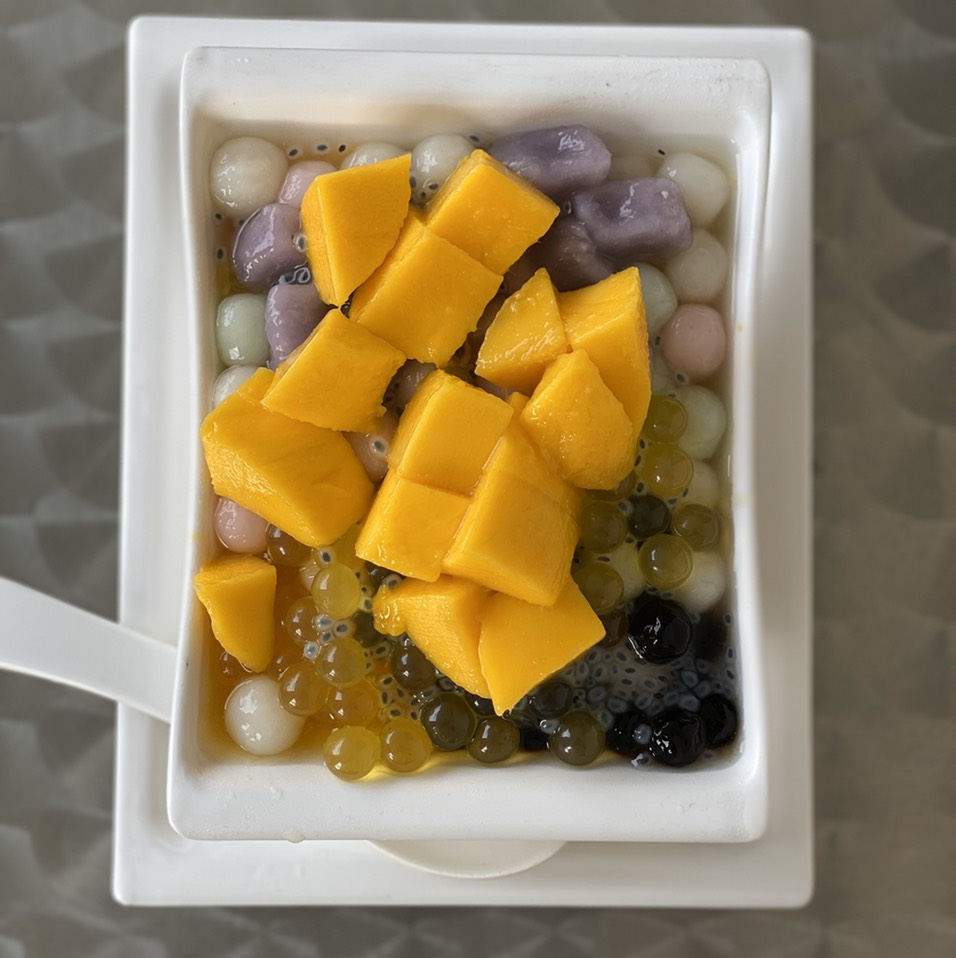 Mango Pills (Mango, Mochi, Taro Balls, Yam Balls, Boba) from Sweet Heart Dessert House on #foodmento http://foodmento.com/dish/49397