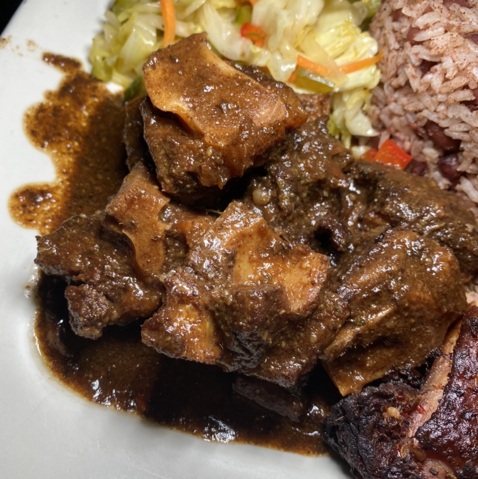 Oxtail Plate $28 Large at Wi Jammin Caribbean Restaurant on #foodmento http://foodmento.com/place/12878