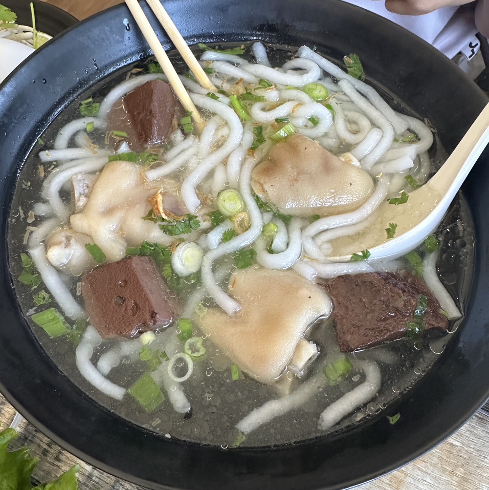 Banh Canh Gio Heo Va Huyet $13 from King Com Tam on #foodmento http://foodmento.com/dish/56092