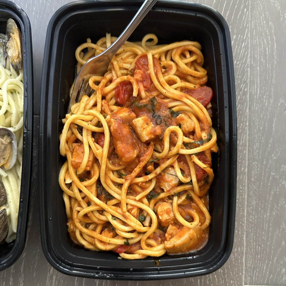 Salmon & Cherry Tomatos With Spaghetti $20 on #foodmento http://foodmento.com/dish/54714