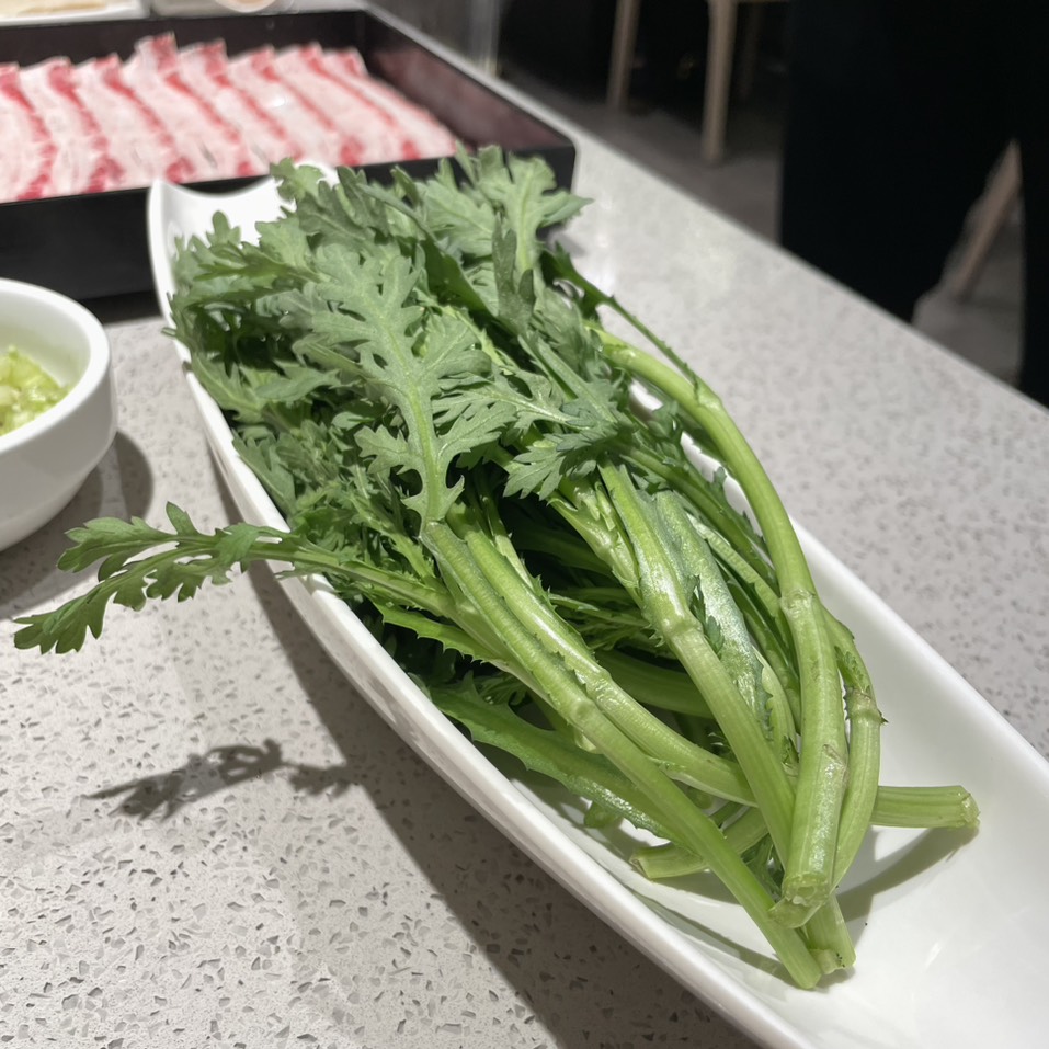 Tong Ho (Crown Daisy) $4.50 half at Hai Di Lao Hot Pot on #foodmento http://foodmento.com/place/12957