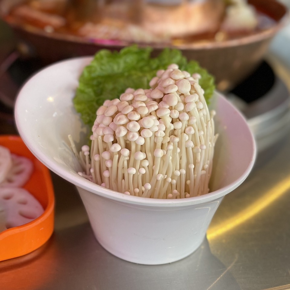 Enoki Mushroom from LaoBeijing Hot Pot (CLOSED) on #foodmento http://foodmento.com/dish/50767