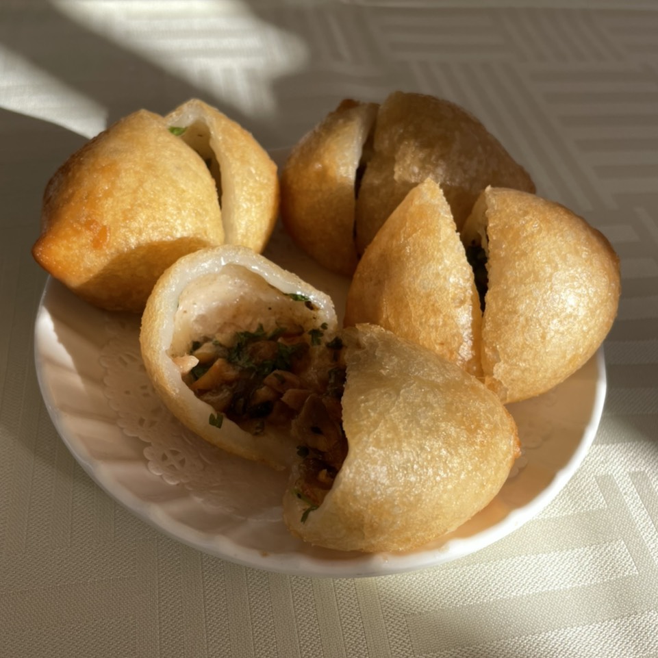 Deep Fried Pork Dumplings (Ham Sui Gao) from NBC Seafood Restaurant on #foodmento http://foodmento.com/dish/50887