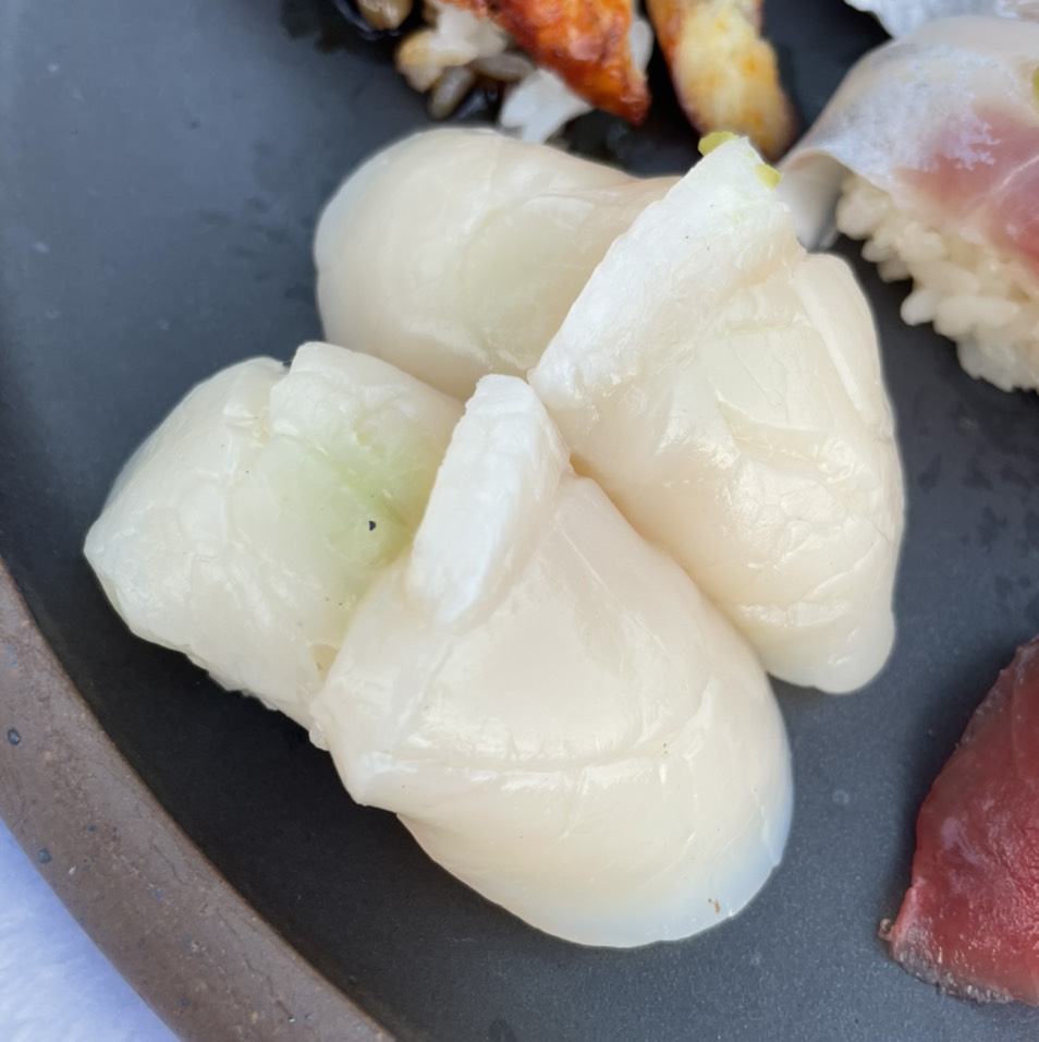 Scallop Nigiri Sushi from Ichijiku Sushi on #foodmento http://foodmento.com/dish/51107