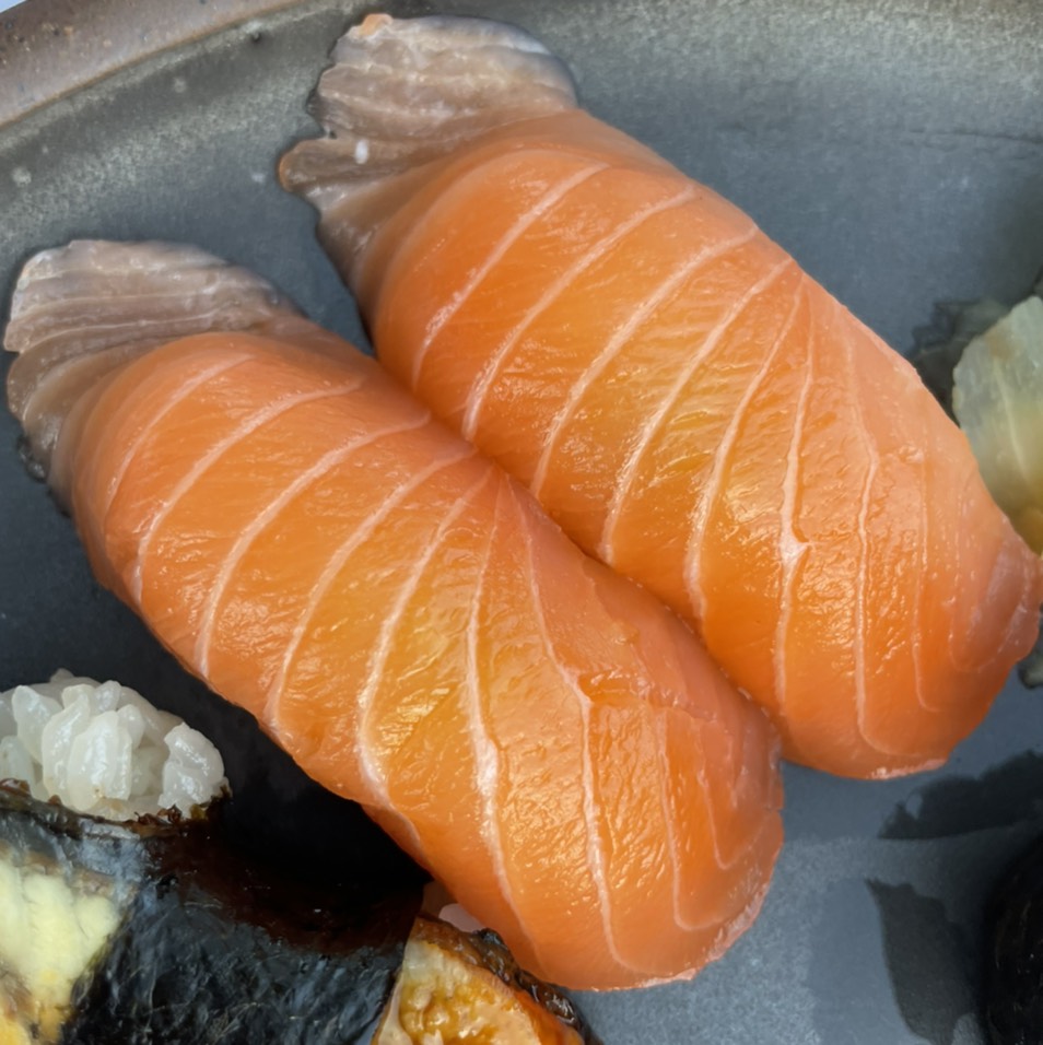 Salmon Nigiri $7 at Ichijiku Sushi on #foodmento http://foodmento.com/place/13133
