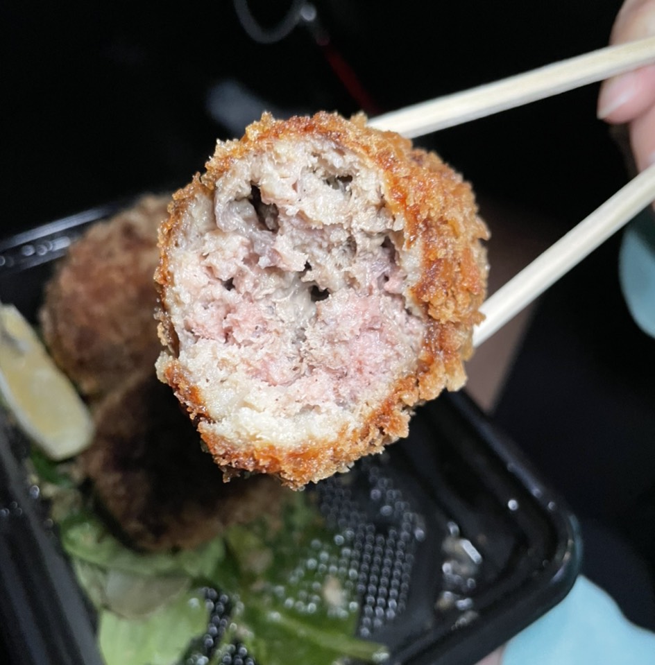 Fried Minced Meat (Beef & Pork) Croquette from Yamacho Hasegawa on #foodmento http://foodmento.com/dish/51118
