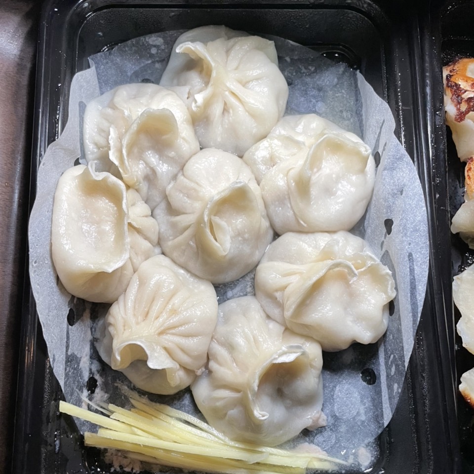 Pork Soup Dumplings (Xiao Long Bao) from Luscious Dumplings on #foodmento http://foodmento.com/dish/51497