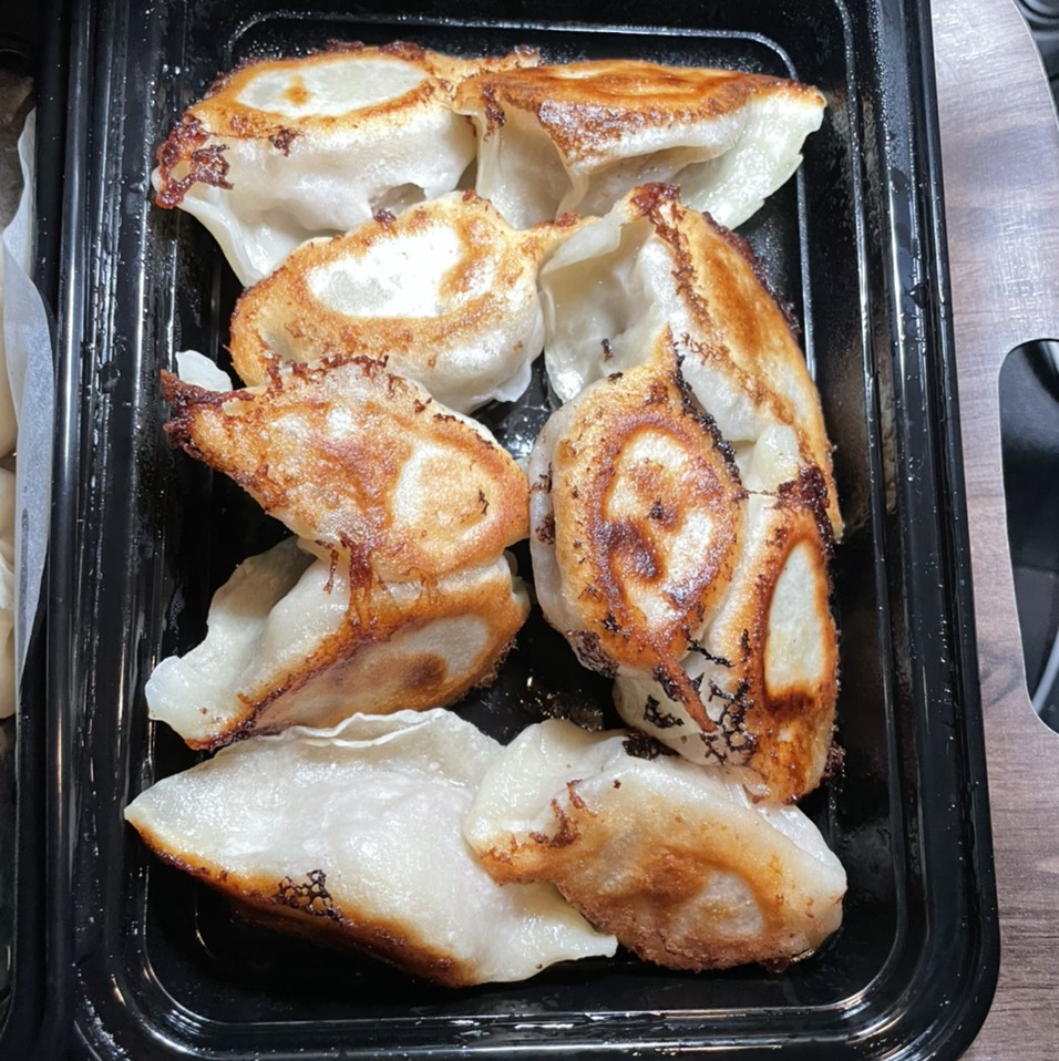 Pan Fried Pork Dumplings on #foodmento http://foodmento.com/dish/51498