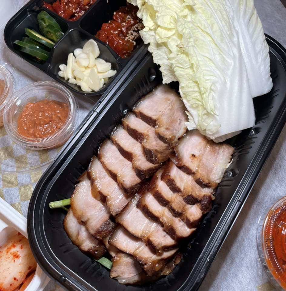 Bossom (Pork Belly) from Yuk Dae Jang on #foodmento http://foodmento.com/dish/51552