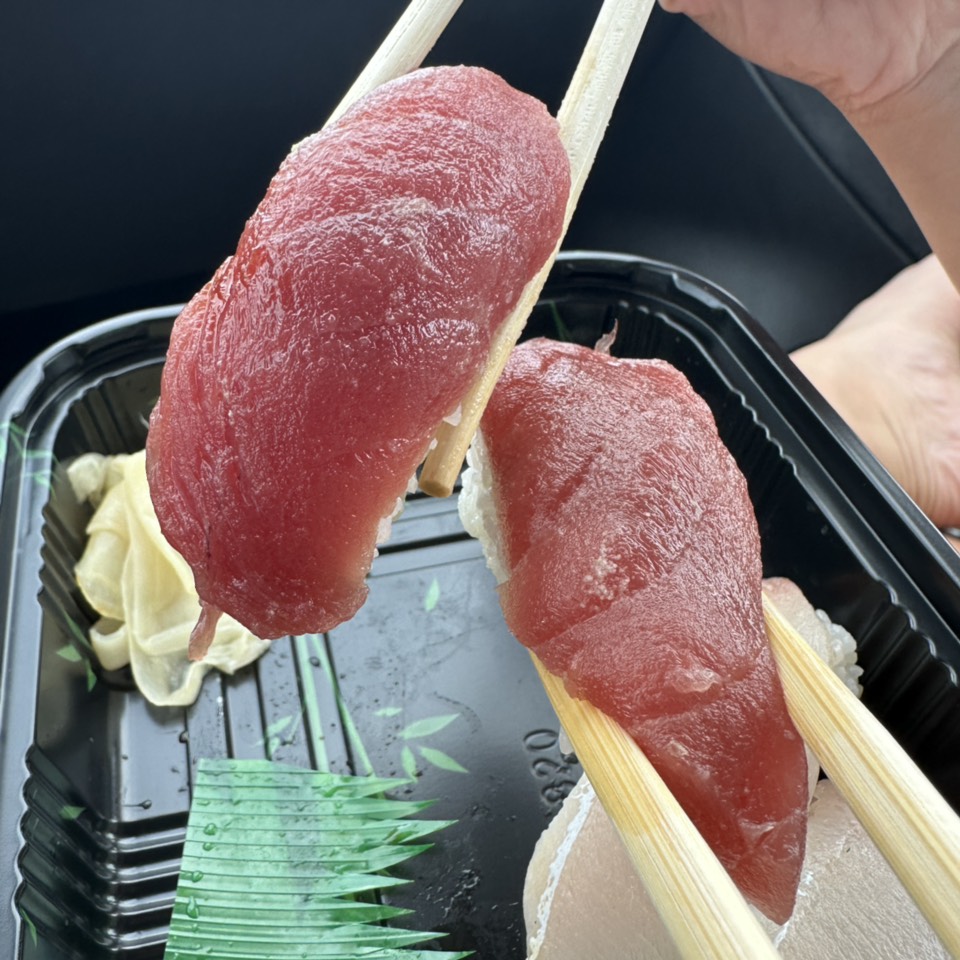 Tuna Sushi $2.50 from Sushi Yoshi on #foodmento http://foodmento.com/dish/51675