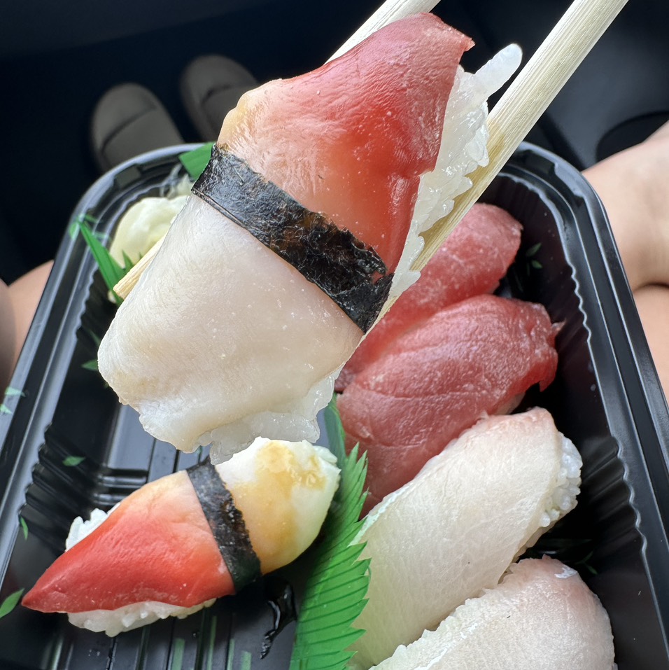 Surf Clam Sushi $2 at Sushi Yoshi on #foodmento http://foodmento.com/place/13326