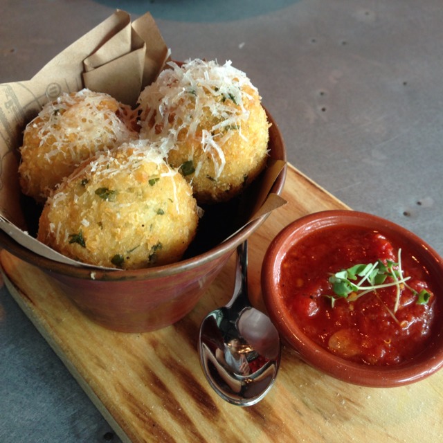 Crispy Stuffed Risotto Balls from Jamie's Italian (CLOSED) on #foodmento http://foodmento.com/dish/5385