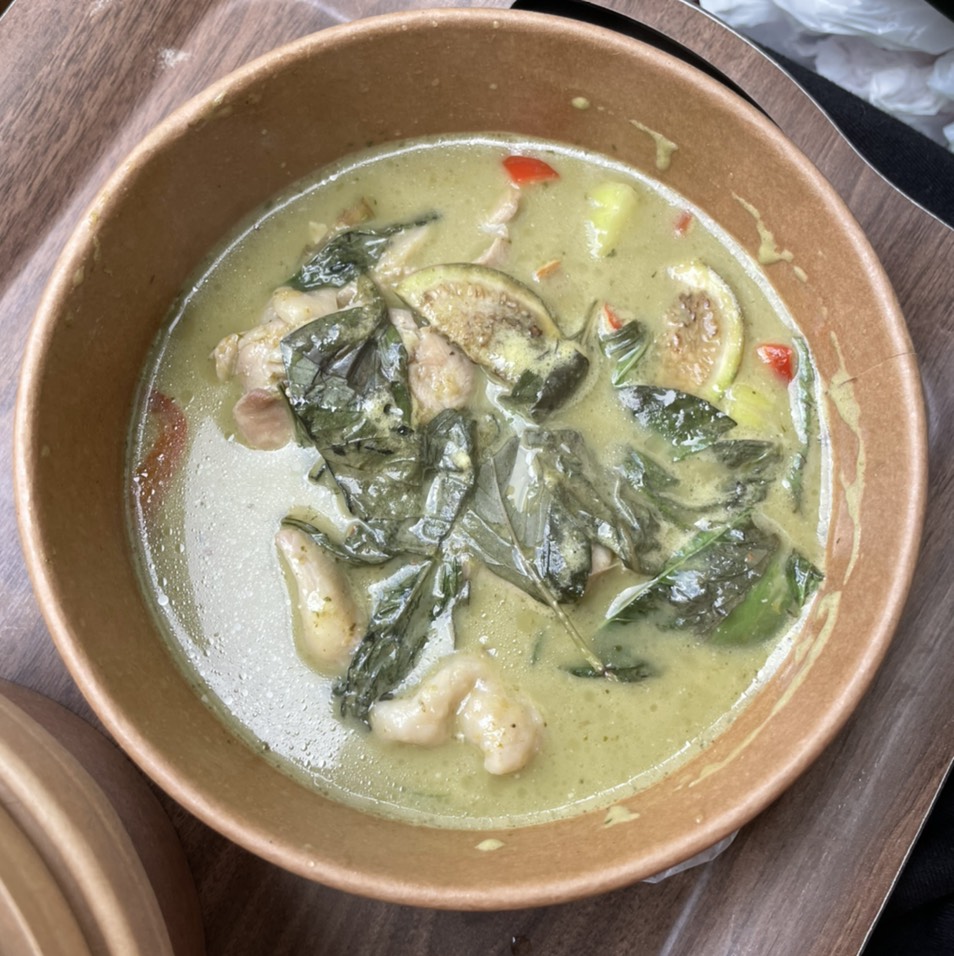 Kang Kew Waan Kai (Chicken Green Curry) from Holy Basil on #foodmento http://foodmento.com/dish/53162
