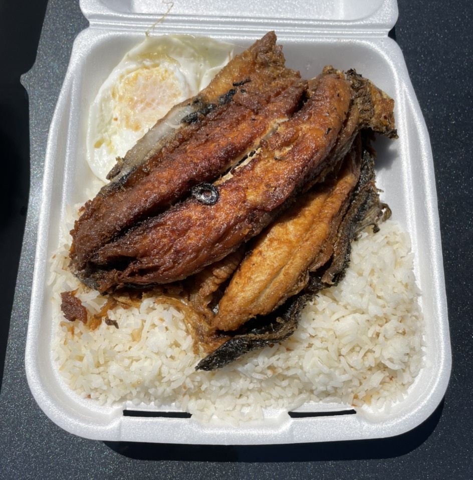 Dasilog (Fried Boneless Milkfish, Sinangag Or Garlic Rice, Itlog Or Egg) at Soo Good Lutong Pinoy on #foodmento http://foodmento.com/place/13363