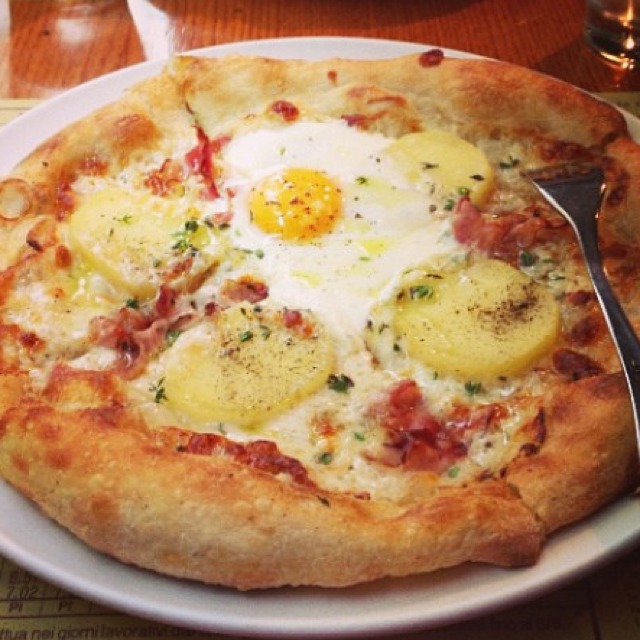 Pizza (Egg, Bacon, Yukon Gold Potato & Bcippoloni Onions) from Pizzeria Mozza on #foodmento http://foodmento.com/dish/5027
