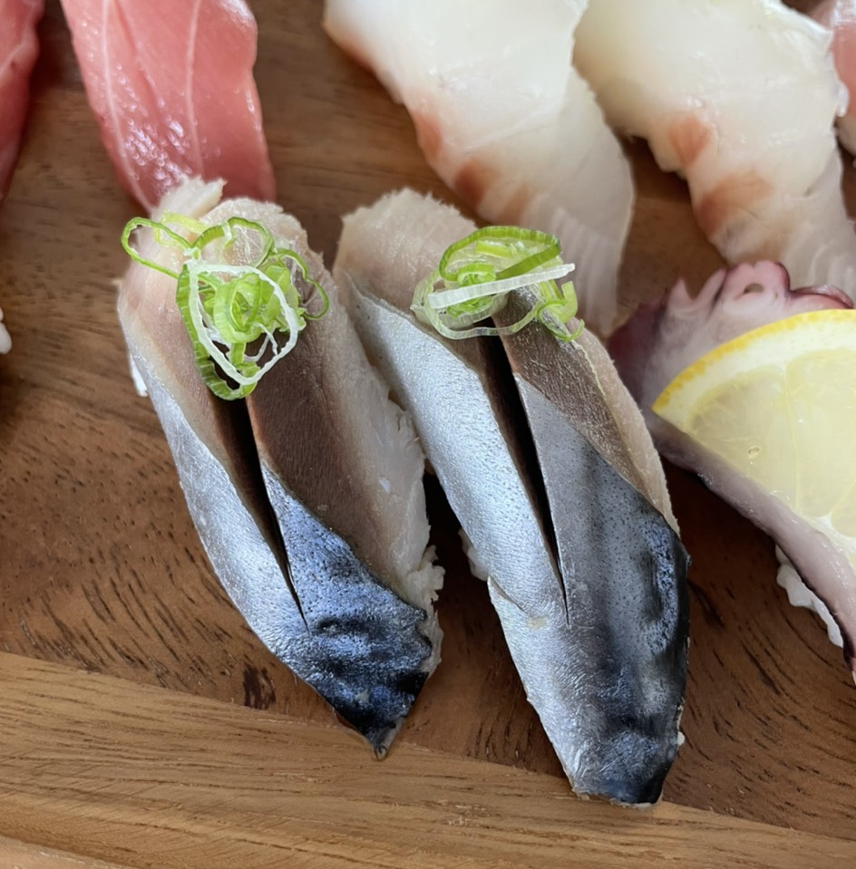 Japanese Mackerel Sushi from El Sushi on #foodmento http://foodmento.com/dish/52004