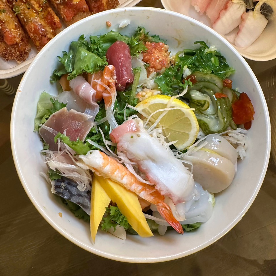 Chirashi Bowl $33 at El Sushi on #foodmento http://foodmento.com/place/13414