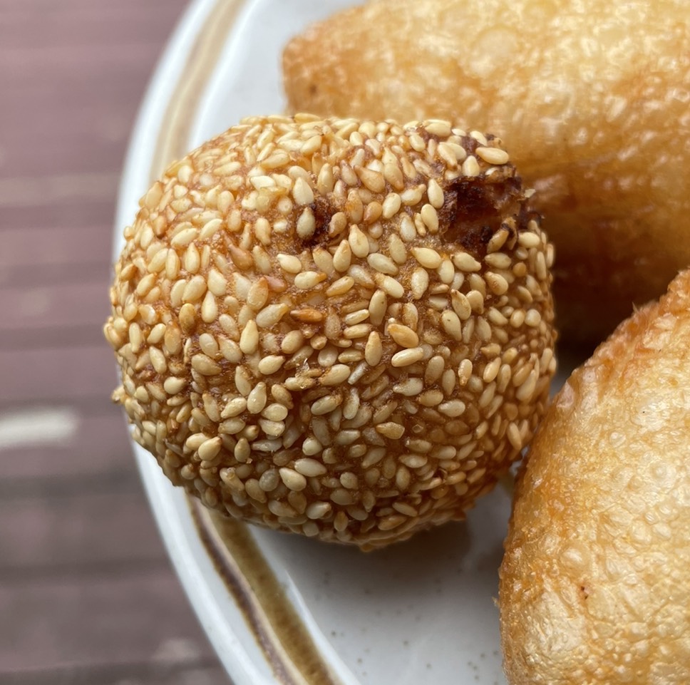 Sesame Balls from Jumbo Seafood on #foodmento http://foodmento.com/dish/52165