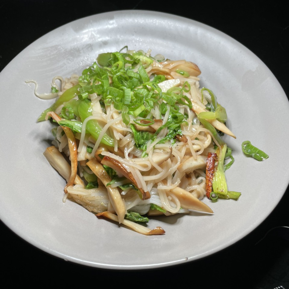 Stir Fried Pho Noodles from Van Da on #foodmento http://foodmento.com/dish/52182