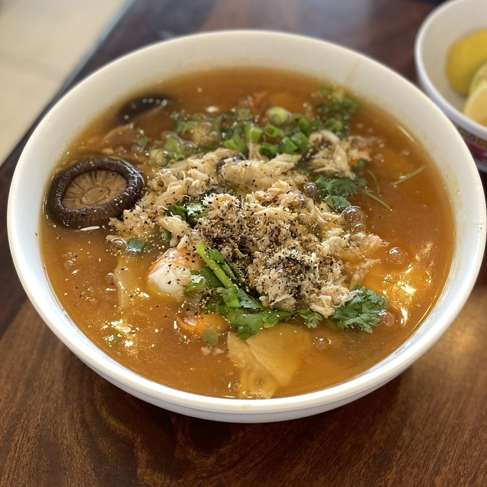 Banh Canh Tom Cua Thit Heo (Crab, Shrimp, Pork, Tapioca Noodle Soup) from Mai Phung on #foodmento http://foodmento.com/dish/52454