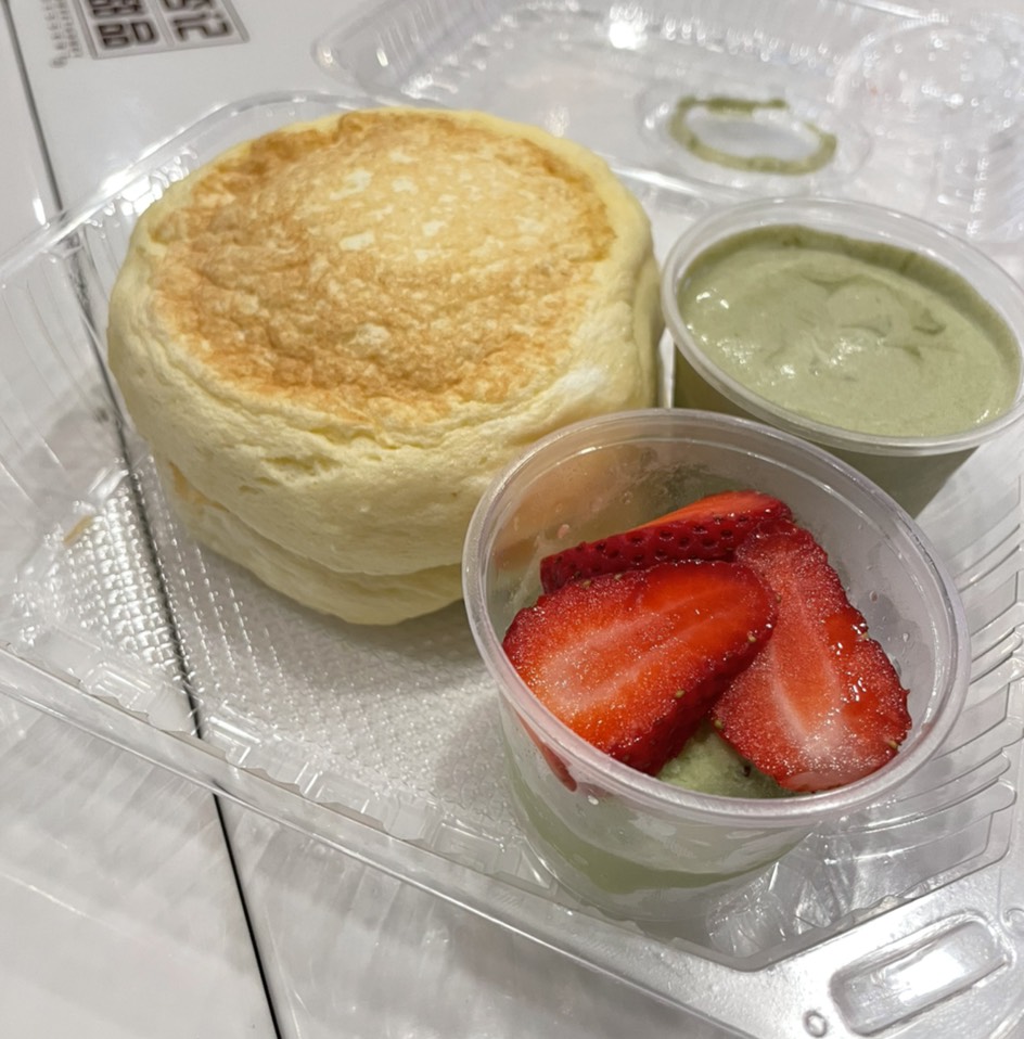 Matcha Souffle Pancake at Sweet Honey Dessert on #foodmento http://foodmento.com/place/13633