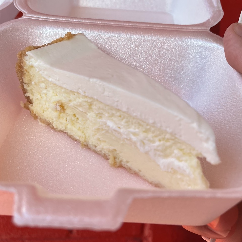 Lemon Cheesecake from Otto Cake on #foodmento http://foodmento.com/dish/52956