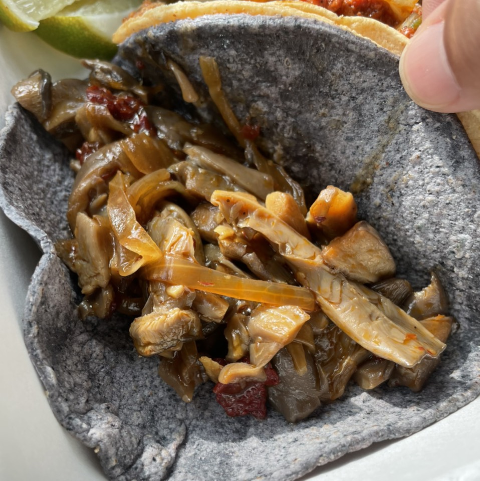 Garlic Mushroom Taco from Tacos Don Manolito on #foodmento http://foodmento.com/dish/53034