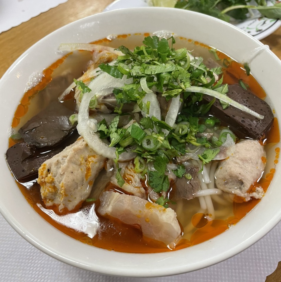 Bun Bo Hue at Hương Giang Restaurant (Huong Giang) on #foodmento http://foodmento.com/place/13727
