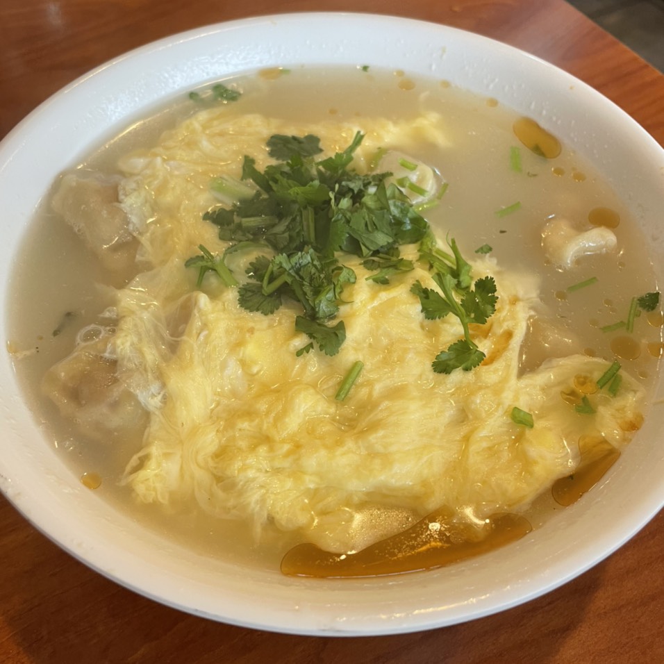 Wonton Soup from Fortune No.1 金海餐厅 on #foodmento http://foodmento.com/dish/53153