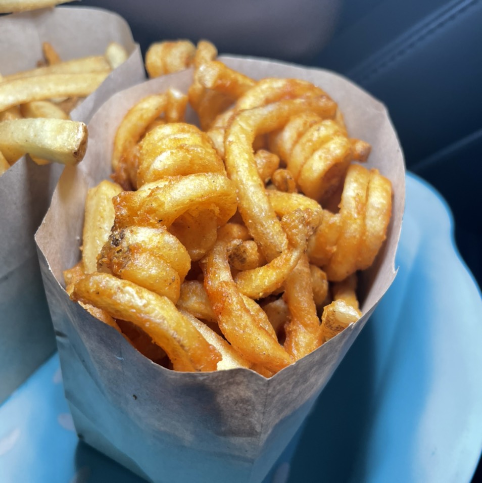 Curly Fries $5 from Goldburger Los Feliz on #foodmento http://foodmento.com/dish/54305