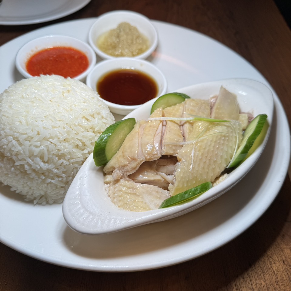 Singapore Style Hainan Chicken Rice $15 at Ipoh Kopitiam on #foodmento http://foodmento.com/place/13743